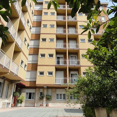 Residence Giusti 6 Милано Екстериор снимка
