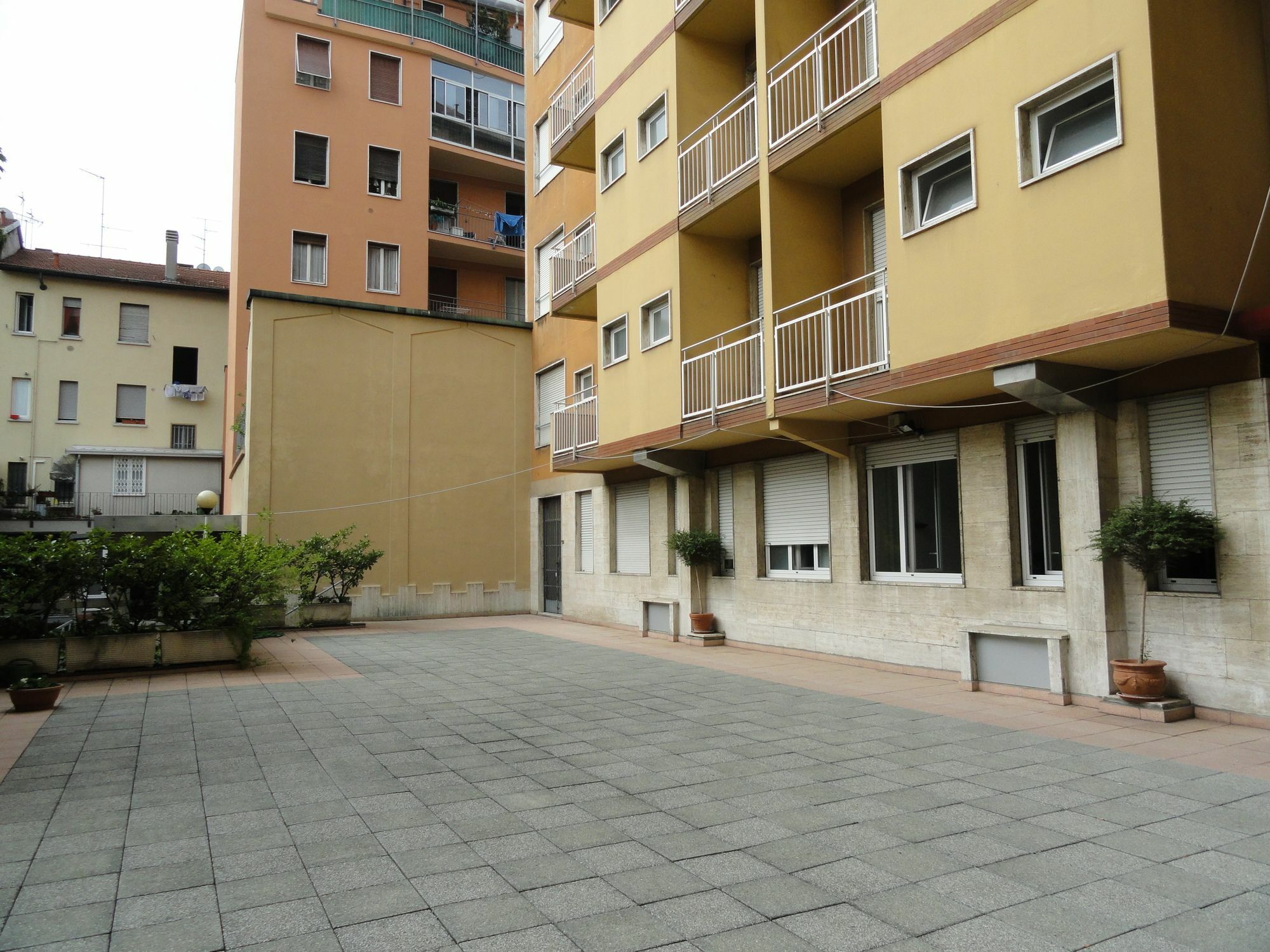 Residence Giusti 6 Милано Екстериор снимка