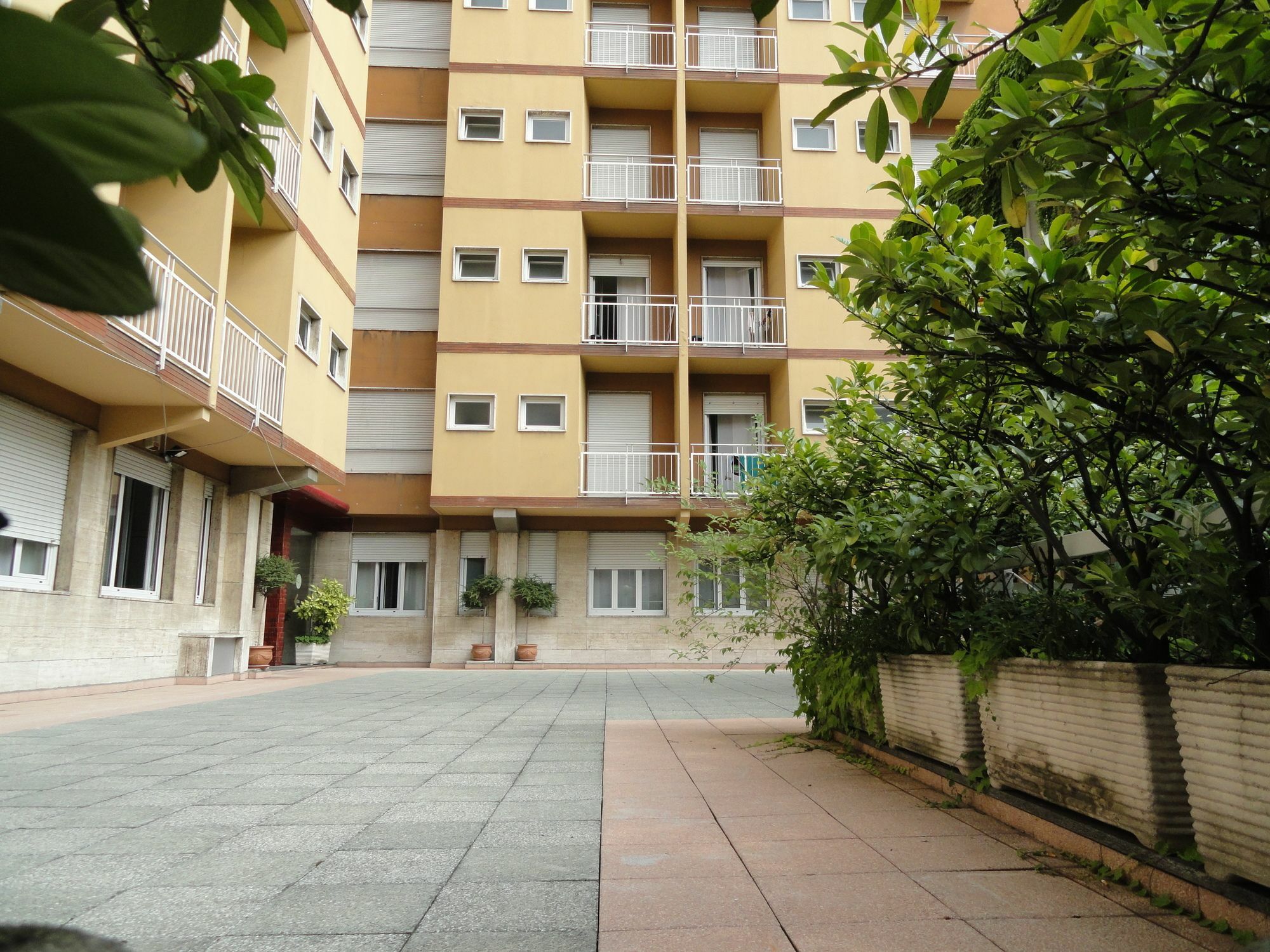 Residence Giusti 6 Милано Екстериор снимка